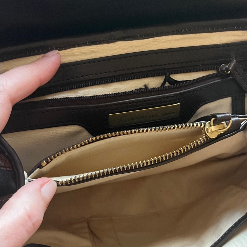 Kenneth Cole Retro Leather purse - Picture 9 of 16